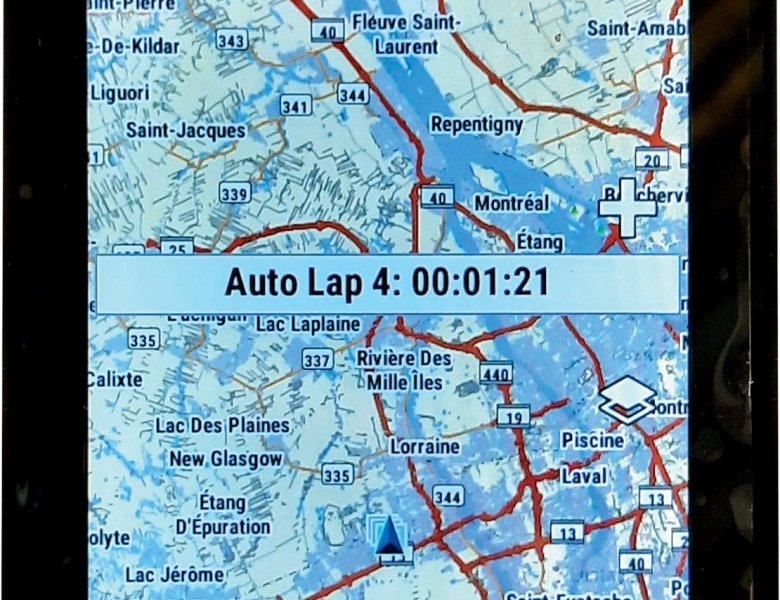 Un GPS avec l'affiche de Auto Lap