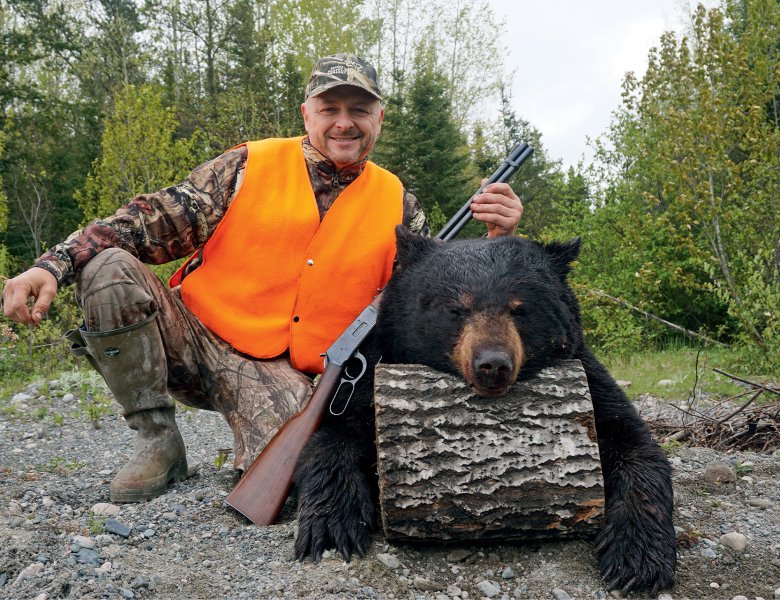 L’auteur avec un superbe animal qu’il a réussi à récolter pendant une période de nutrition active.